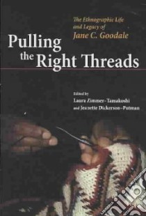 Pulling the Right Threads libro in lingua di Zimmer-Tamakoshi Laura (EDT), Dickerson-Putman Jeanette (EDT)