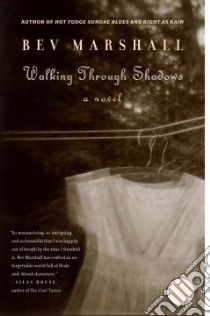 Walking Through Shadows libro in lingua di Marshall Bev