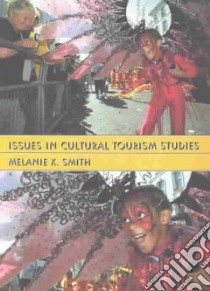 Issues in Cultural Tourism Studies libro in lingua di Smith Melanie K.