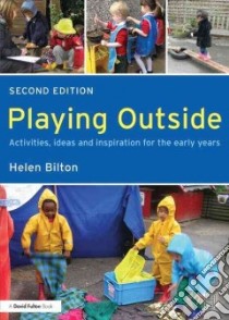 Playing Outside libro in lingua di Bilton Helen