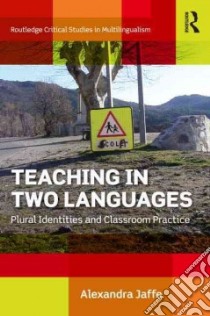 Teaching in Two Languages libro in lingua di Jaffe Alexandra