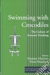 Swimming With Crocodiles libro in lingua di Martinic Marjana (EDT), Measham Fiona (EDT)