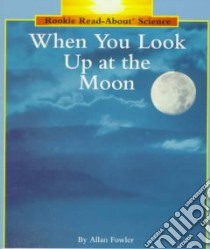 When You Look Up at the Moon libro in lingua di Fowler Allan