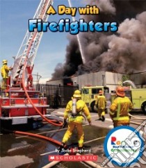 A Day With Firefighters libro in lingua di Shepherd Jodie