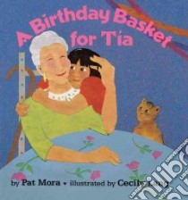 A Birthday Basket for Tia libro in lingua di Mora Pat