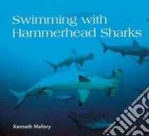 Swimming With Hammerhead Sharks libro in lingua di Mallory Kenneth