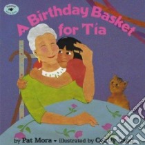 A Birthday Basket for Tia libro in lingua di Mora Pat, Lang Cecily (ILT)