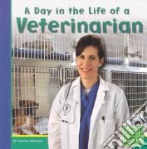A Day in the Life of a Veterinarian libro in lingua di Adamson Heather