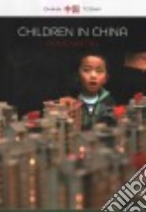 Children in China libro in lingua di Naftali Orna