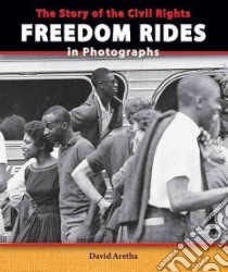 The Story of the Civil Rights Freedom Rides in Photographs libro in lingua di Aretha David