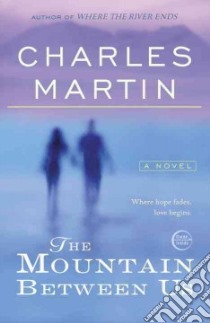 The Mountain Between Us libro in lingua di Martin Charles