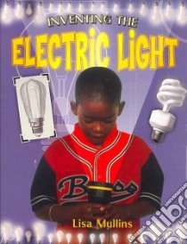 Inventing the Electric Light libro in lingua di Mullins Lisa