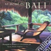 At Home in Bali libro in lingua di Wijaya Made, Ginanneschi Isabella (PHT)