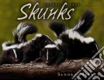Skunks libro in lingua di Markle Sandra