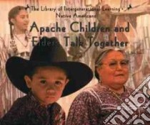 Apache Children and Elders Talk Together libro in lingua di Kavasch E. Barrie