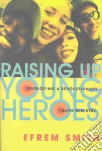 Raising Up Young Heroes libro in lingua di Smith Efrem