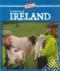 Looking at Ireland libro in lingua di Pohl Kathleen