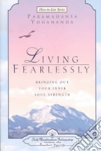 Living Fearlessly libro in lingua di Yogananda Paramahansa