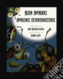 Alien Invaders / Invasores Extraterrestres libro in lingua di Huggins-Cooper Lynn, Leick Bonnie (ILT), Vega Eida De LA (TRN), Vega Eida De LA
