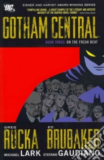 Gotham Central 3 libro in lingua di Rucka Greg, Brubaker Ed, Lark Michael (ILT), Gaudiano Stefano (ILT), Alexander Jason (ILT)