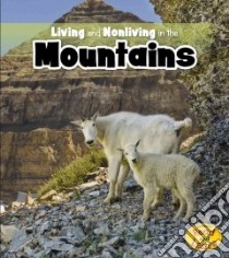 Living and Nonliving in the Mountains libro in lingua di Rissman Rebecca