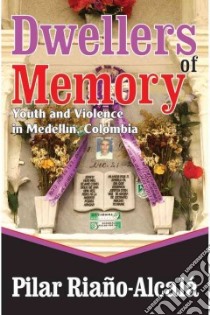 Dwellers of Memory libro in lingua di Riano-Alcala Pilar