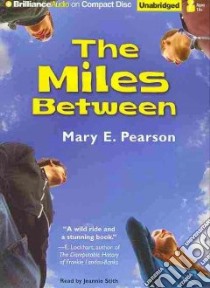 The Miles Between (CD Audiobook) libro in lingua di Pearson Mary E., Stith Jeannie (NRT)