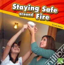 Staying Safe Around Fire libro in lingua di Raatma Lucia