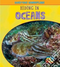 Hiding in Oceans libro in lingua di Underwood Deborah