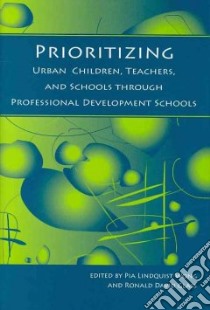 Prioritizing Urban Children, Teachers, and Schools Through Professional Development Schools libro in lingua di Wong Pia Lindquist (EDT), Glass Ronald David (EDT)