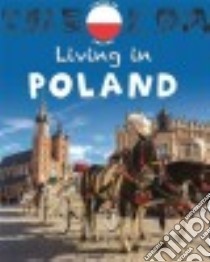 Living in Poland libro in lingua di Lynch Annabelle