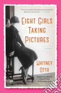 Eight Girls Taking Pictures libro in lingua di Otto Whitney