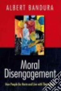 Moral Disengagement libro in lingua di Bandura Albert