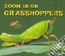 Zoom in on Grasshoppers libro in lingua di Stewart Melissa