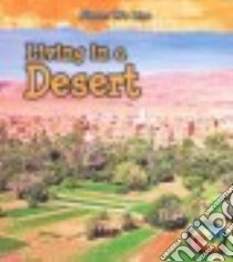 Living in a Desert libro in lingua di Labrecque Ellen