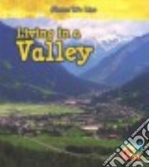 Living in a Valley libro in lingua di Labrecque Ellen