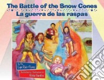 The Battle of the Snow Cones / La Guerra De Las Raspas libro in lingua di Ruiz-Flores Lupe, Gambino Alisha (ILT), Plascencia Amira (TRN)