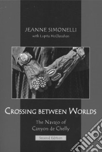 Crossing Between Worlds libro in lingua di Simonelli Jeanne, McClanahan Lupita, Winters Charles (PHT)