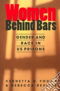 Women Behind Bars libro in lingua di Young Vernetta D., Reviere Rebecca