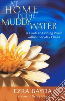 At Home in the Muddy Water libro in lingua di Bayda Ezra