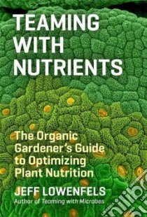Teaming With Nutrients libro in lingua di Lowenfels Jeff