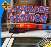 Police Station libro in lingua di Carr Aaron