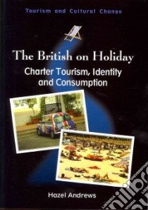 The British on Holiday libro in lingua di Andrews Hazel