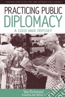 Practicing Public Diplomacy libro in lingua di Richmond Yale