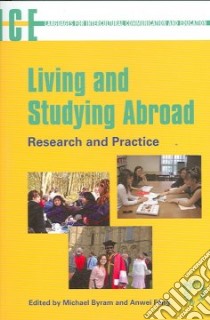 Living And Studying Abroad libro in lingua di Byram Michael (EDT), Feng Anwei (EDT)