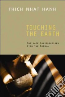 Touching the Earth libro in lingua di Nhat Hanh Thich
