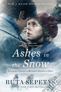 Ashes in the Snow libro in lingua di Sepetys Ruta