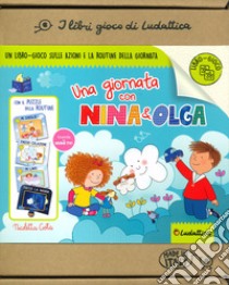 Un giornata con Nina & Olga. Ediz. a colori. Con puzzle della routine libro di Costa Nicoletta